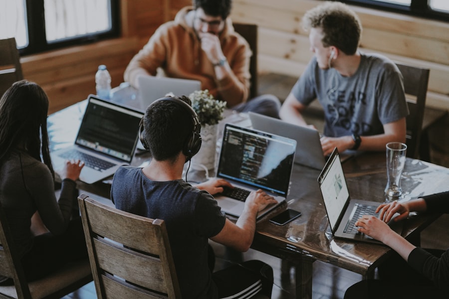 Équipe en collaboration et co-création de projets